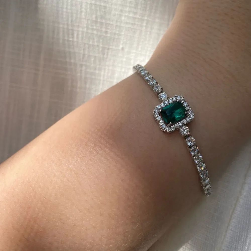 Emerald green tennis bracelet with extender, cubic zirconia super sparkly 💚
